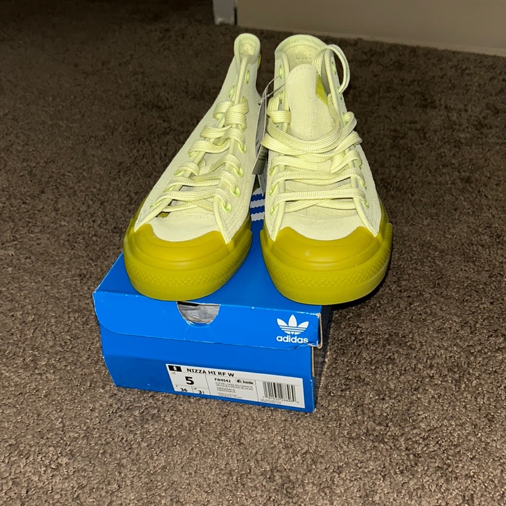 Adidas Sneakers